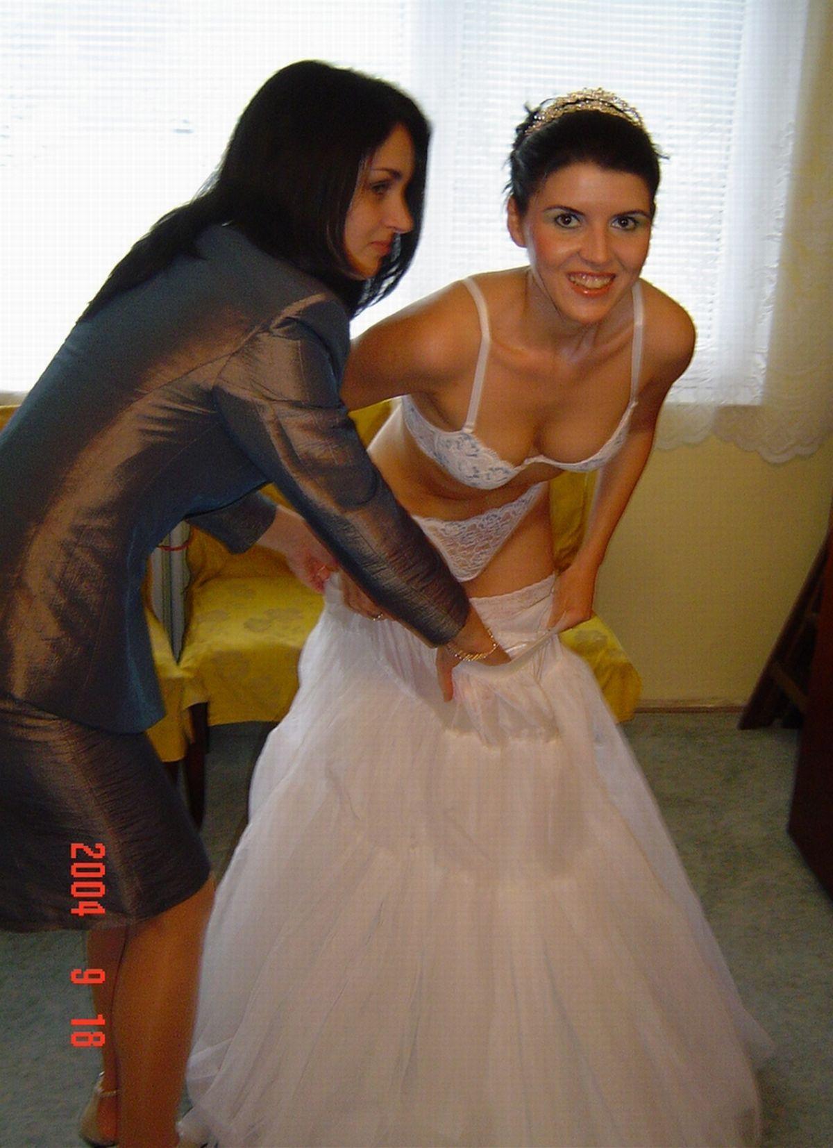 Amateur Brides Upskirt
