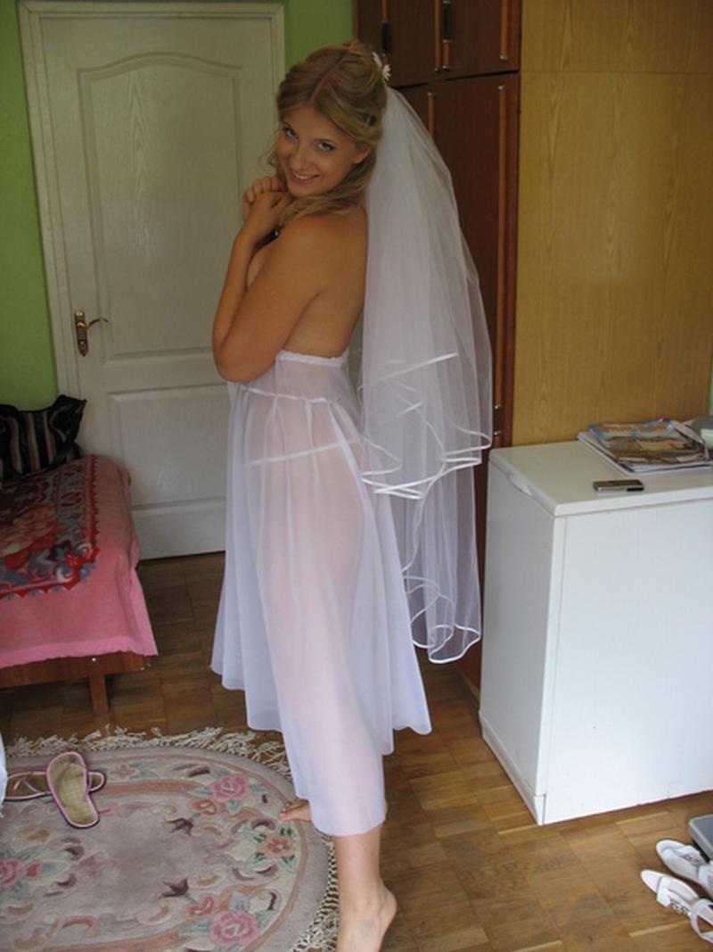 Amateur Brides Upskirt photo