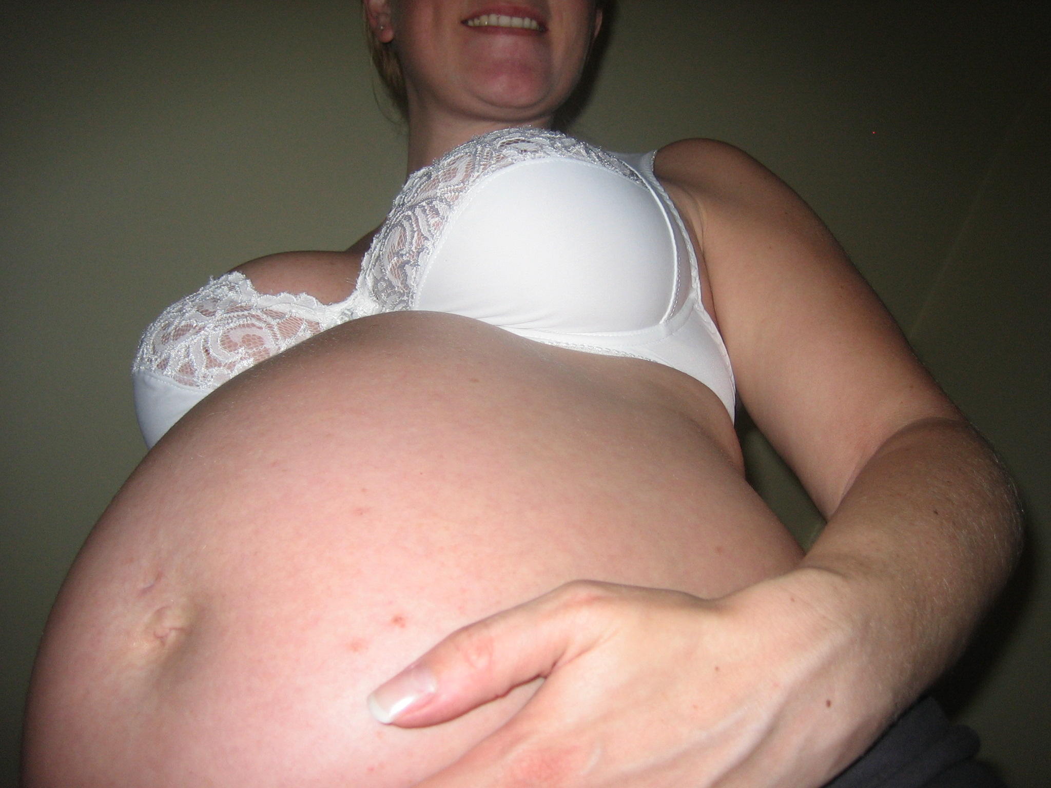 через сколько начинают набухать груди при беременности фото 119
